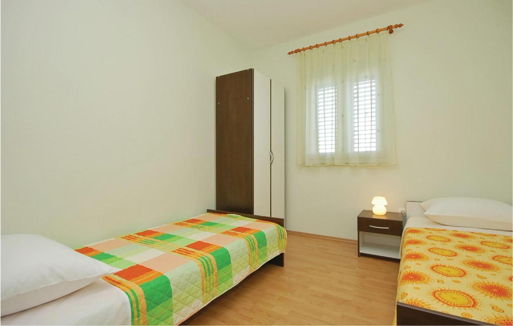 Cozy Apartment In Posedarje With House Sea View ภายนอก รูปภาพ